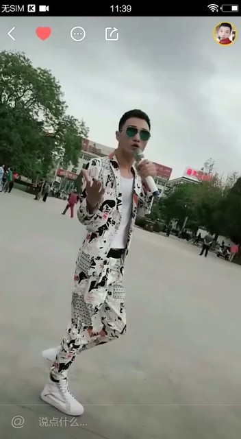 和哥买的哥妹装被人说情侣装气人