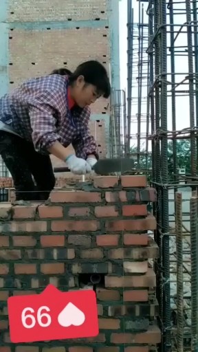 女汉子砌砖