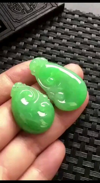 糯化满绿阳绿万事如意翡翠挂件
