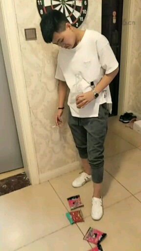 我哥说分手应该踢面？？？