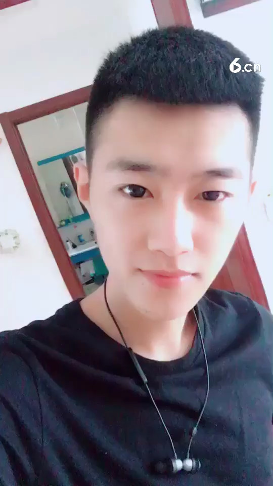 我的眼神透露着优秀！😂