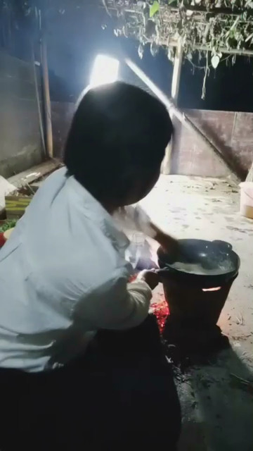 女人炒