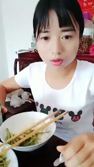 喜欢看教主吃饭😂