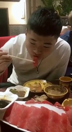 2周年庆结束了，请白哥吃火锅