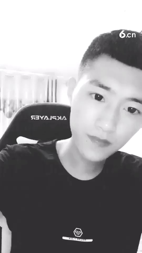 我想放弃我的假肢，站起来😂