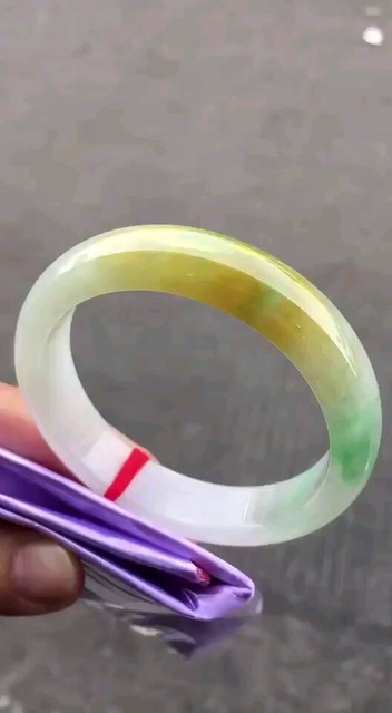 糯冰飘花三彩翡翠手镯55.5圈