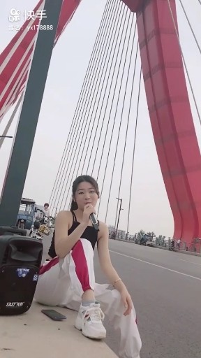 路人听入迷了
