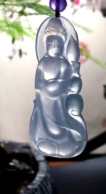 老坑冰种自在观音翡翠挂件