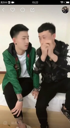 我哥两不容易终于把耀阳整开心了