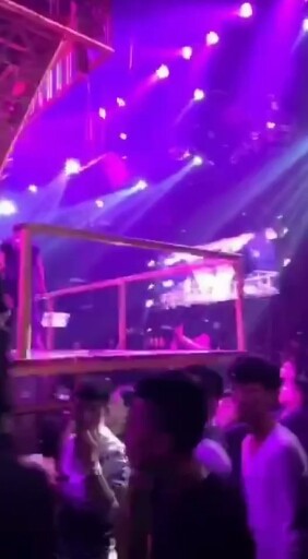 师傅穿什么都显肚子这两口子