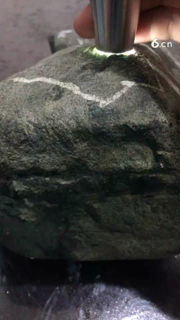 中缅边境翡翠原石