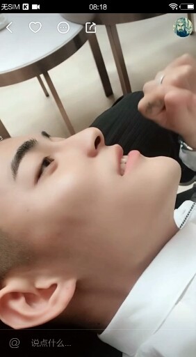 李耀阳躺我腿挺舒服呗上车睡去