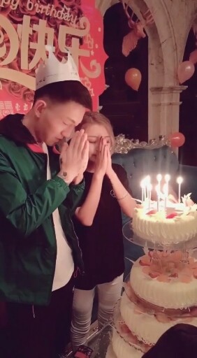 阳哥晚上9点周年庆白天过生日