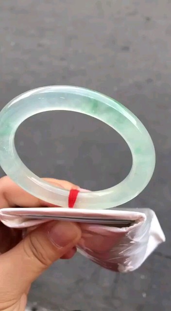 高冰玻璃飘花翡翠手镯53.5圈