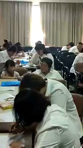保险公司考试呢！猜猜哪个是我！