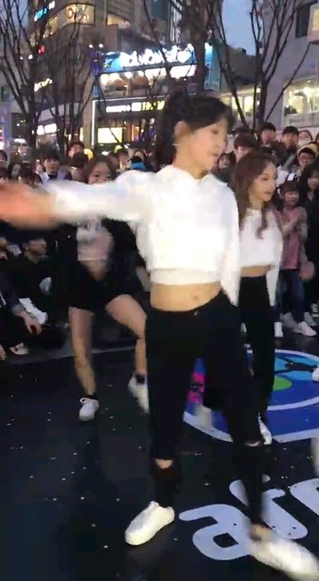 最近很火的一首歌
