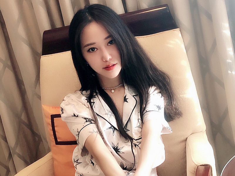 ＢＬｕｕ依的主播海报