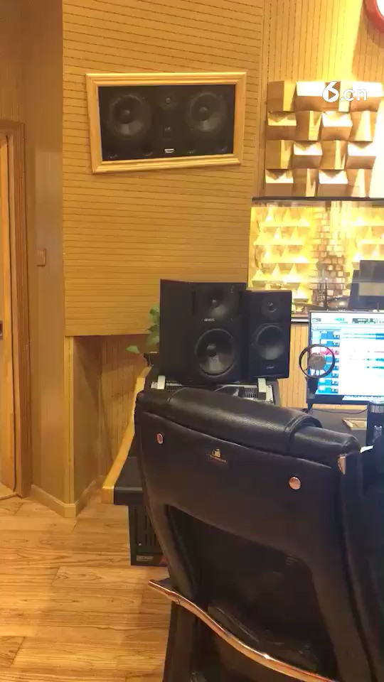 刚刚录完单曲😁开心