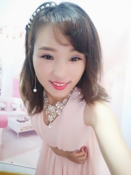 魔主飞儿主播照片