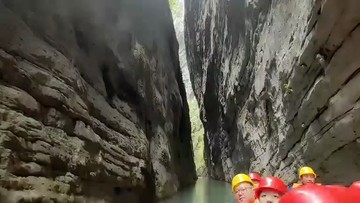 湖北鹤屏山风大峡谷景点一线天