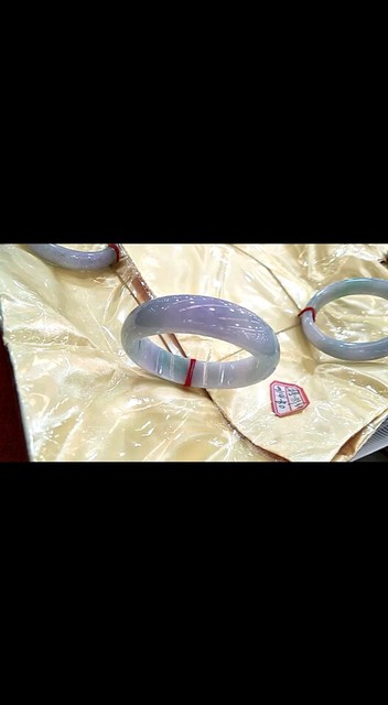 糯化春带彩翡翠手镯大放漏