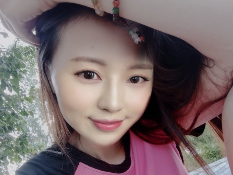 天依🐬的主播海报