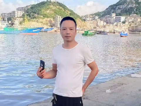 李三。海报