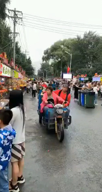吃货的天堂哈师大夜市