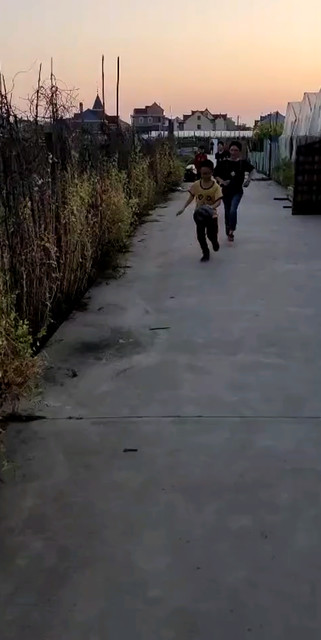 多想回到童年看看他们玩得多开心