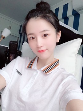 霖霖呀主播照片