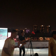 LL.pink海报