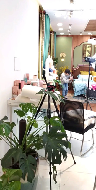 百万主播，还缺跟班不，我没钱了