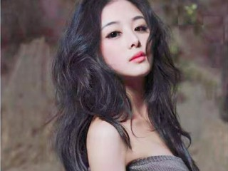 看直播吃泡面的主播照片