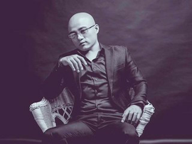 《一站到底》主播照片