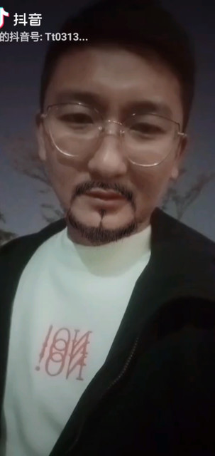 奈何亲不到自己的脸😭