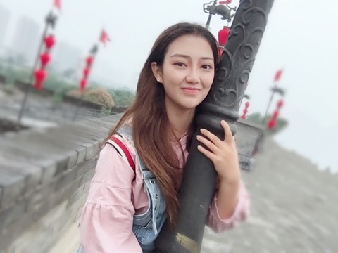 爱唱歌的小琪琪海报