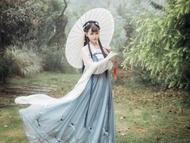 你的专属龙少主播照片