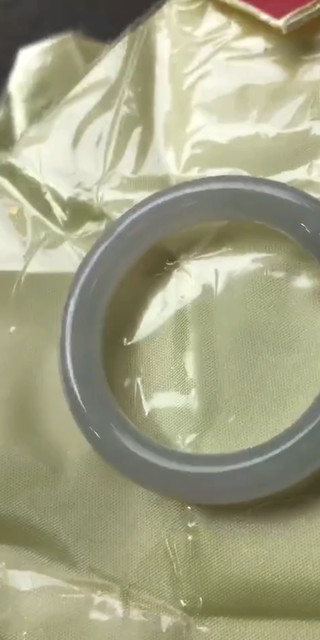 一堆手镯