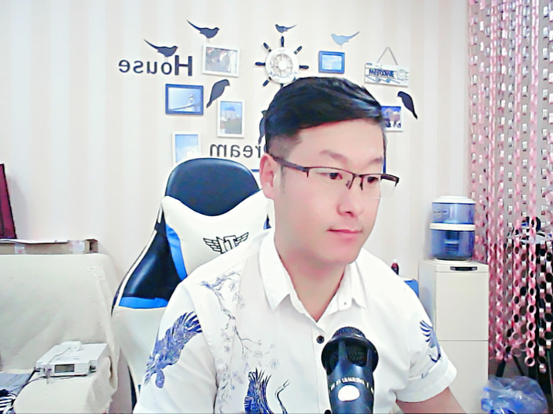 古🤔风的主播海报