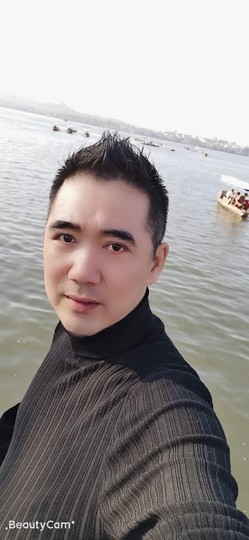 守骏哥主播照片