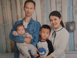 王炸带四个2主播照片