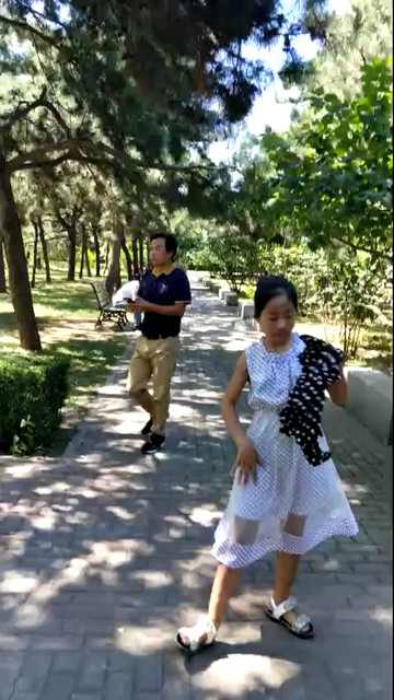 带女儿去北京清华大学的留影！