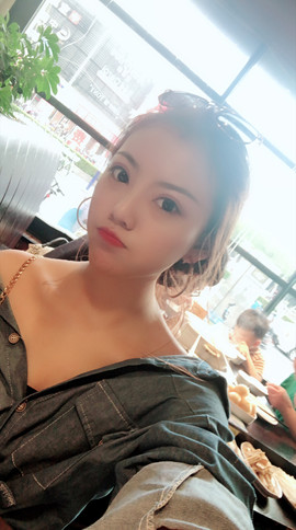 三三暂退主播照片