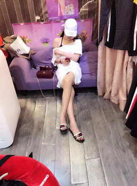 三三暂退主播照片