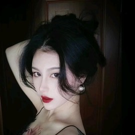 陆七萬主播照片