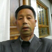 小胡子猎人