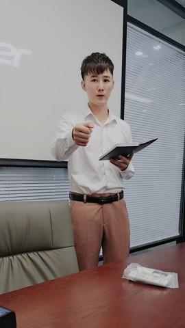 演员孔雀哥哥主播照片