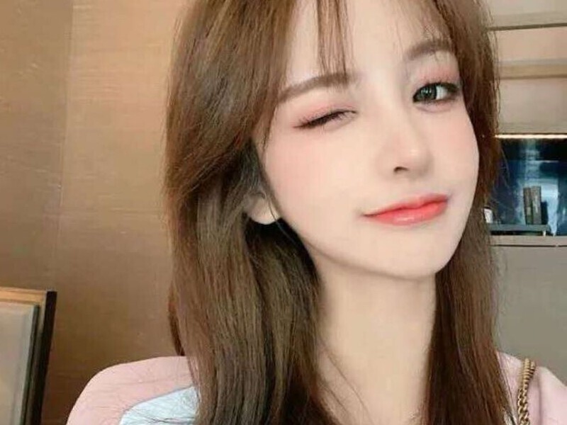 允甜🍁的主播海报