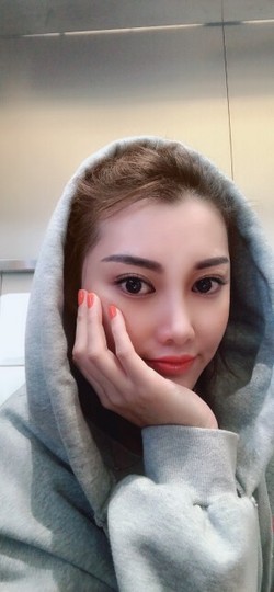 逐光路主播照片