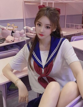陆七萬主播照片